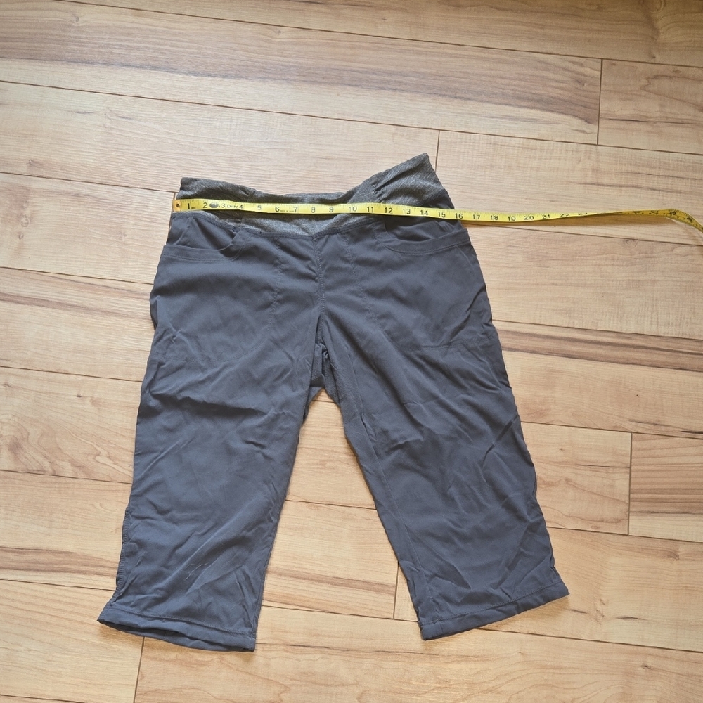 Mountain Hardwear Gray Active Capri